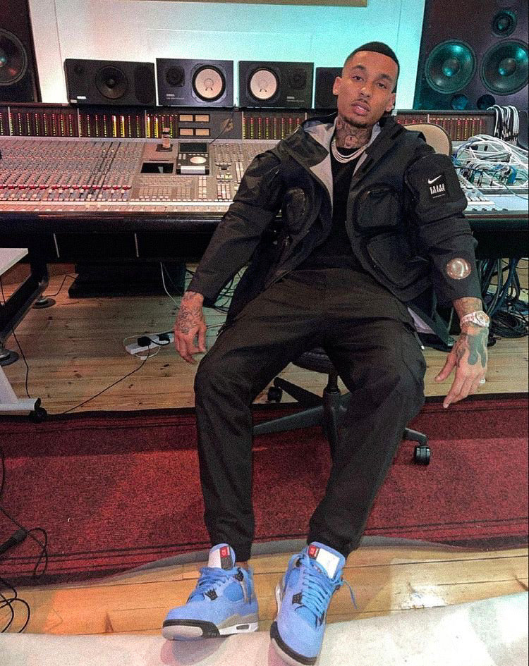 J4 RETRO UNIVERSITY BLUE