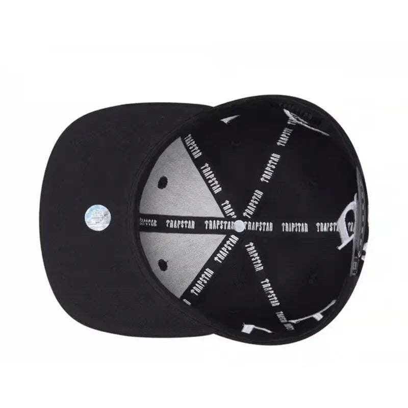 SNAPBACK BLACK CAP