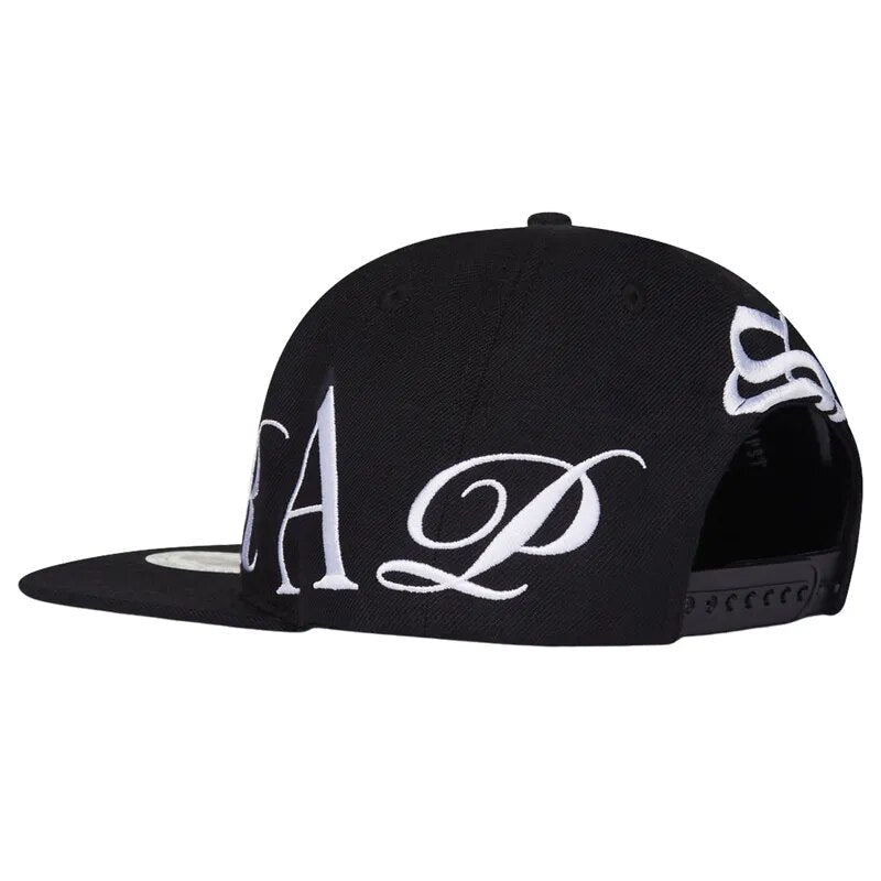 SNAPBACK BLACK CAP