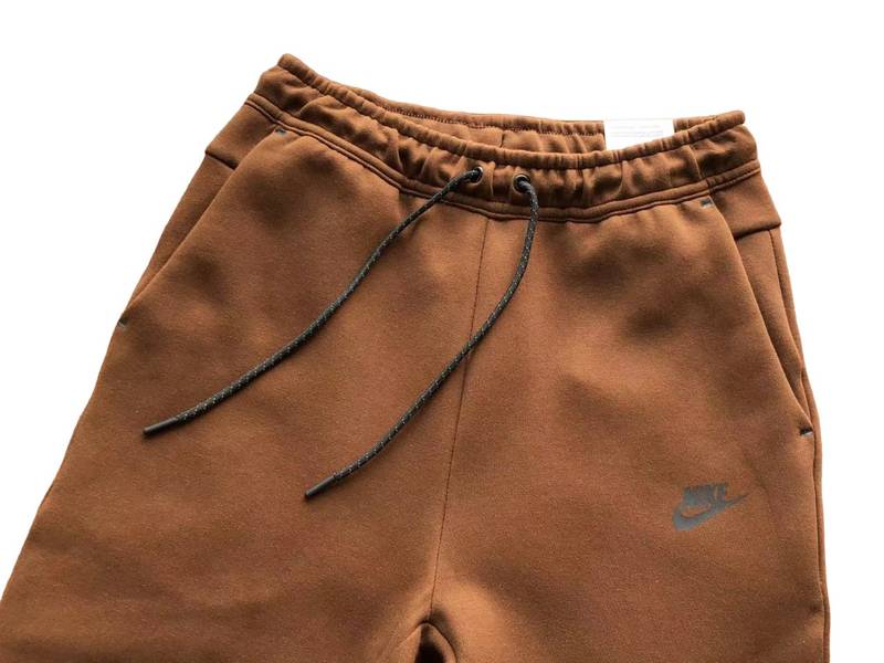Pantalón Corto Nike Tech Fleece Marrón
