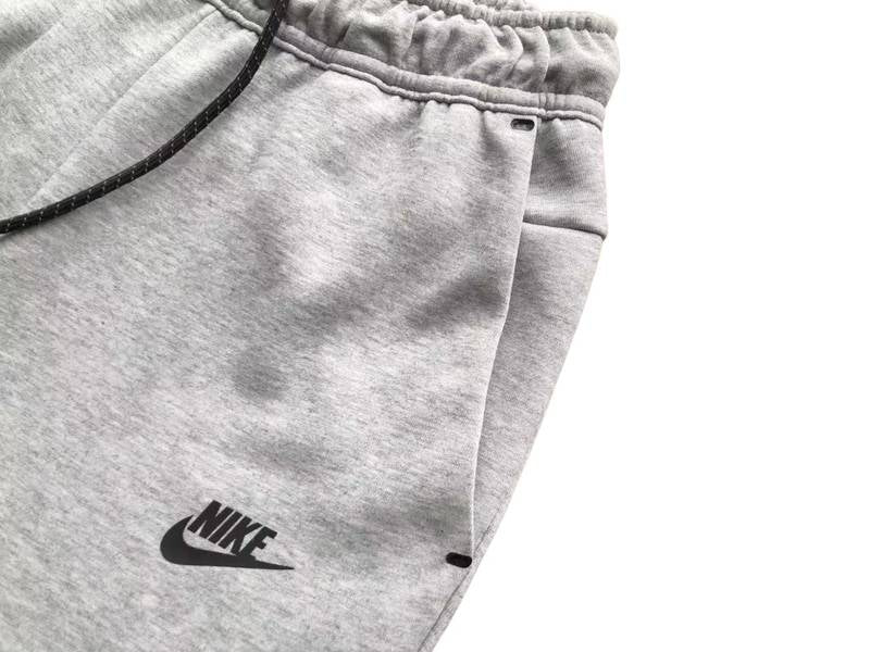 Pantalón Corto Nike Tech Fleece Gris